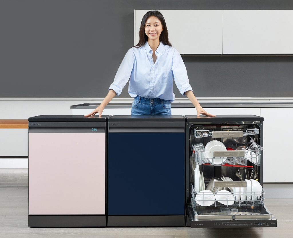 Home Appliance Makers Go Head-to-head in Kimchi Refrigerator Market