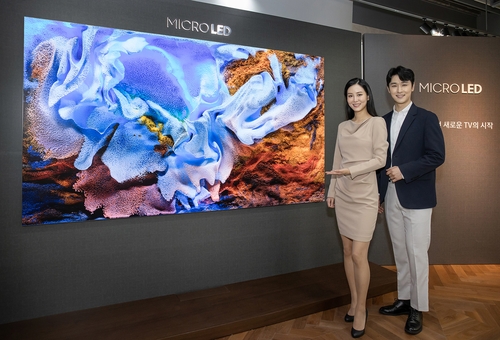 This photo provided by Samsung Electronics Co. on Dec. 10, 2020, shows the company's new 110-inch Micro LED TV. (PHOTO NOT FOR SALE) (Yonhap)