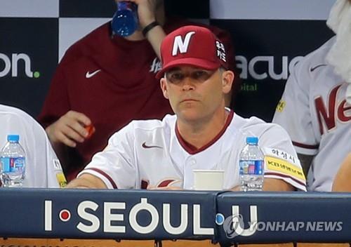 In this file photo taken on Aug. 1, 2017, Brandon Knight, pitching coach for the then Nexen (currently Kiwoom) Heroes, watches a Korea Baseball Organization regular season game against the SK Wyverns at Gocheok Sky Dome in Seoul. (Yonhap)