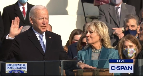 The captured image from U.S. cable news network C-Span shows Joe Biden taking the oath of office to become the 46th president of the United States in an inauguration ceremony in Washington on Jan. 20, 2021. (PHOTO NOT FOR SALE) (Yonhap)