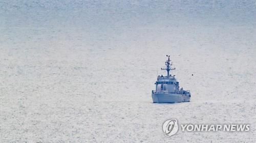 In this file photo, a high-speed boat of the South Korean Navy sails off South Korea's Yeonpyeong Island bordering North Korea in the Yellow Sea on July 1, 2020. (Yonhap)