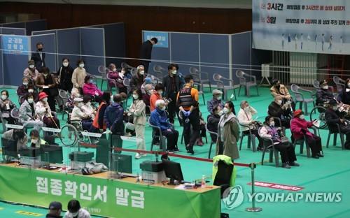 Elderly citizens aged 75 or older receive Pfizer's COVID-19 vaccine at an inoculation center in Gwangju, 330 kilometers south of Seoul, on April 19, 2021. (Yonhap)