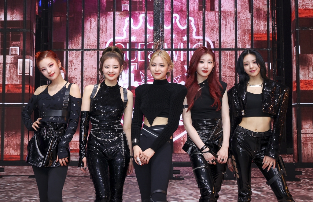This photo, provided by JYP Entertainment, shows K-pop girl group ITZY. (PHOTO NOT FOR SALE) (Yonhap)