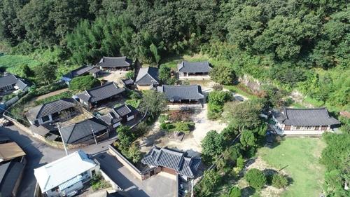 This photo, provided by the Uiryeong county government, shows Samsung founder Lee Byung-chull's birthplace. (PHOTO NOT FOR SALE) (Yonhap)
