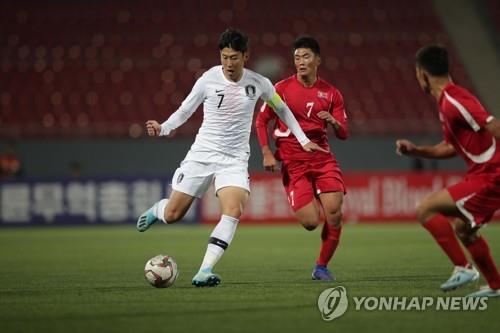 In this photo provided by the Korea Football Association on Oct. 15, 2019, Son Heung-min of South Korea (L) battles Han Kwaong-song of North Korea (C) for the ball during the teams' World Cup qualifying match at Kim Il-sung Stadium in Pyongyang. (PHOTO NOT FOR SALE) (Yonhap)