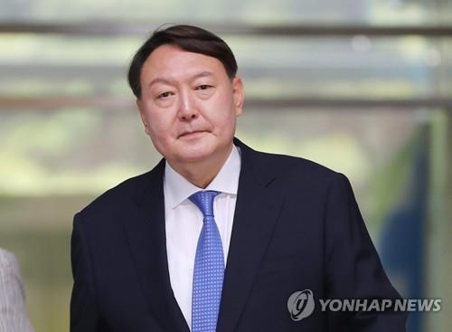 (LEAD) Ex-Prosecutor General Yoon Seok-youl to declare presidential bid Tuesday