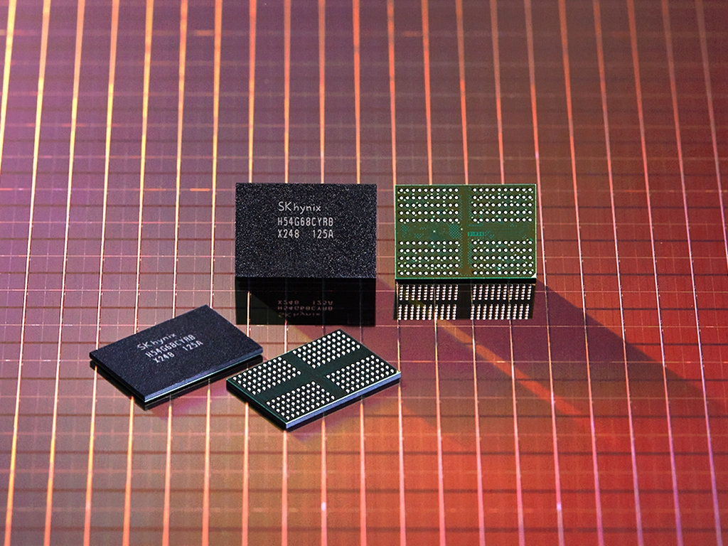 This photo provided by SK hynix Inc. on July 12, 2021, shows the company's 1anm DRAM using extreme ultraviolet lithography technology. (PHOTO NOT FOR SALE) (Yonhap)