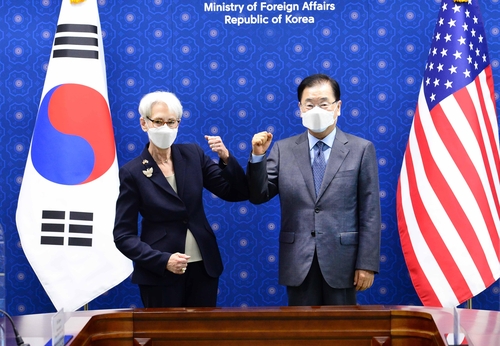 U.S. Deputy Secretary of State Wendy Sherman (L) elbow bumps Foreign Minister Chung Eui-yong ahead of their meeting at the foreign ministry in Seoul, in this photo provided by Chung's office on July 22, 2021. (Yonhap)