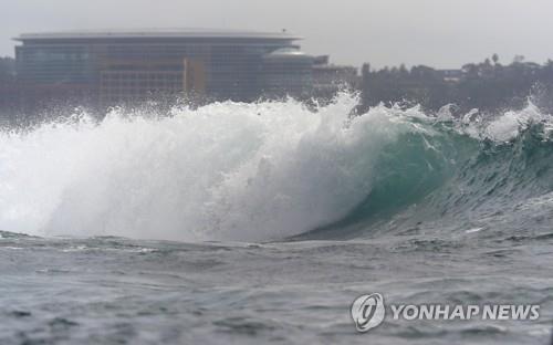 Strong winds cause big waves in waters off Jeju, South Korea, on Aug. 23, 2021, as Typhoon Omais approaches the southern resort island. (Yonhap)