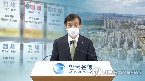 In this file photo, Bank of Korea (BOK) Gov. Lee Ju-yeol speaks at a news conference after a monthly rate-setting meeting at the BOK building in Seoul on July 15, 2021. (Yonhap)