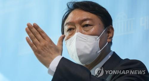 This photo, distributed by the National Assembly press corps, shows ex-Prosecutor General Yoon Seok-youl speaking to the media during a press conference at the assembly in Seoul on Sept. 8, 2021. (Yonhap)