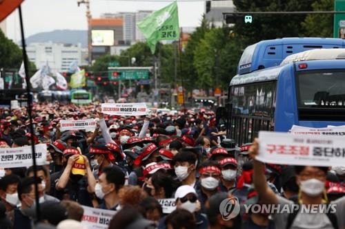 This July 3, 2021, file photo shows members of the Korean Confederation of Trade Unions staging a rally in central Seoul. (Yonhap)