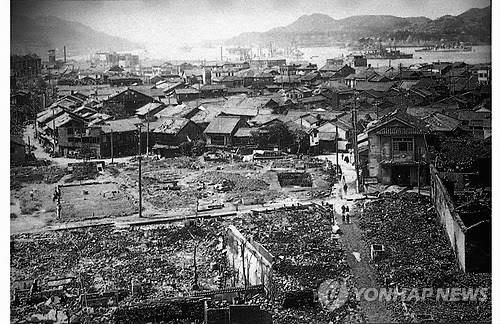 This file photo from Kyodo News shows Nagasaki devastated by a U.S. atomic bombing on Aug. 9, 1945. (PHOTO NOT FOR SALE) (Yonhap)