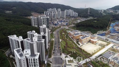 This file photo taken Oct. 5, 2021, shows the site of an urban development project in the city of Seongnam, Gyeonggi Province. (Yonhap)
