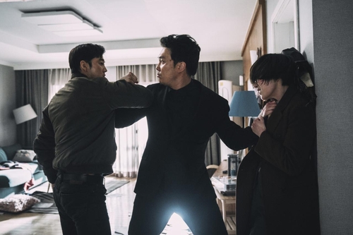 Actor Yoon Kye-sang boasts of doing his own stunts in new action fantasy 'Spiritwalker'