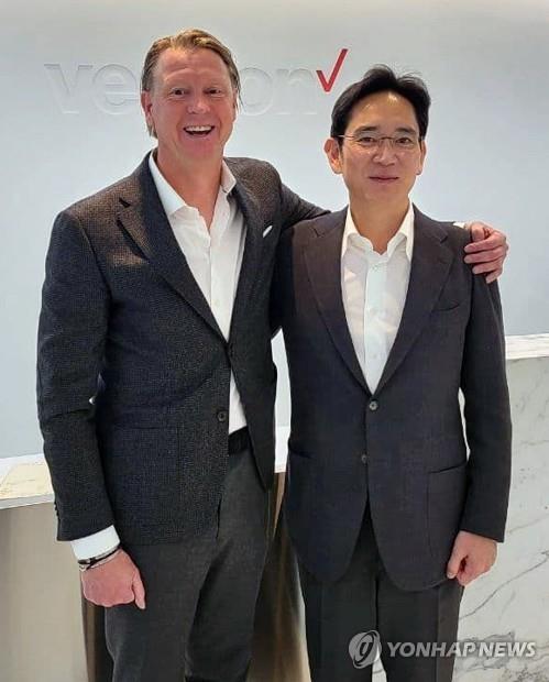 Samsung's Lee discusses COVID-19 vaccines, wireless business with leaders of Moderna, Verizon