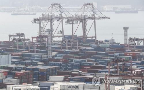S. Korea's exports predicted to hit record high in 2021 - 1