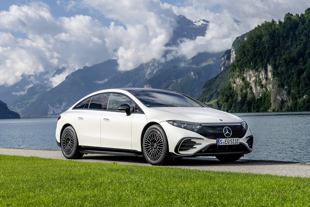 This file photo provided by Mercedes-Benz Korea shows the new EQS 450+ AMG Line model to be launched in the Korean market within this year. (PHOTO NOT FOR SALE) (Yonhap) 