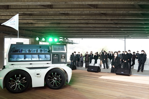 This photo taken by Seongnam City on Nov. 19, 2021, shows an autonomous vehicle to be used as a moving library at a demonstration event in Seongnam, south of Seoul. (PHOTO NOT FOR SALE) (Yonhap)