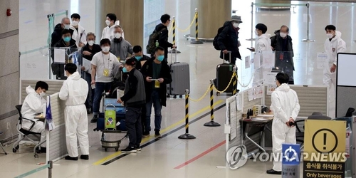 This undated file photo shows people arriving at Incheon International Airport, west of Seoul. (Yonhap)