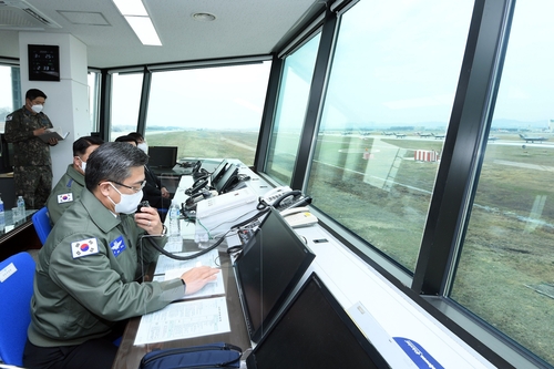 Defense Minister Suh Wook oversees the Elephant Walk training at an air base on March 25, 2022, in this photo provided by the defense ministry. (PHOTO NOT FOR SALE) (Yonhap)