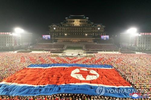 North Korean soldiers unfurl a North Korean flag during a military parade at Kim Il-sung Square in Pyongyang on Sept. 9, 2021, to celebrate the 73rd anniversary of the country's founding, in this file photo released by the North's official Korean Central News Agency. (For Use Only in the Republic of Korea. No Redistribution) (Yonhap)