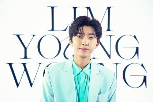 Singer Lim Young-woong's first EP on course to become mln seller