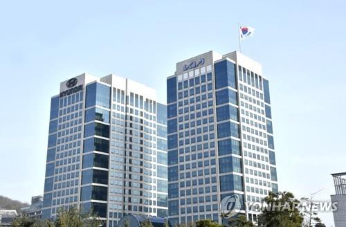 This file photo provided by Hyundai Motor Group shows Hyundai Motor Co. and its affiliate Kia Corp.'s headquarter buildings in southern Seoul. (PHOTO NOT FOR SALE) (Yonhap)