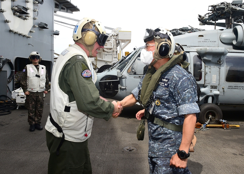 S. Korean, U.S. navies hold combined exercise in waters off Okinawa