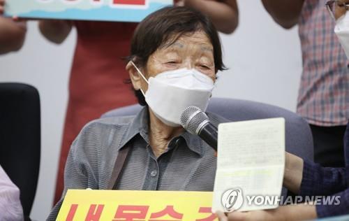A victim of Japan's wartime forced labor speaks during a press conference in the southern city of Gwangju on Aug. 4, 2022. (Yonhap)