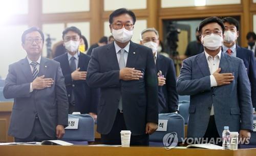 S. Korean lawmakers leave for U.S. visit