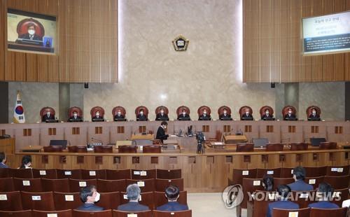 The Supreme Court's en banc session is in progress on Aug. 30, 2022, in Seoul to rule on state liability to the victims of a 1975 presidential emergency decree. (Yonhap)
