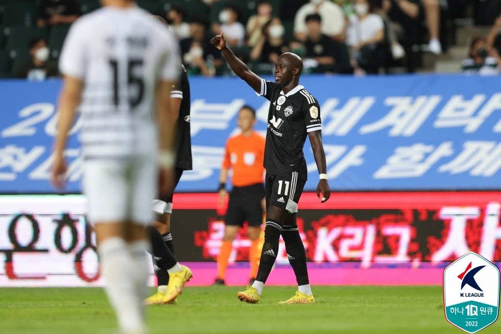 Mo Barrow of Jeonbuk Hyundai Motors celebrates his goal against Seongnam FC during the clubs' K League 1 match at Jeonju World Cup Stadium in Jeonju, 200 kilometers south of Seoul, on Sept. 14, 2022, in this photo provided by the Korea Professional Football League. (PHOTO NOT FOR SALE) (Yonhap)