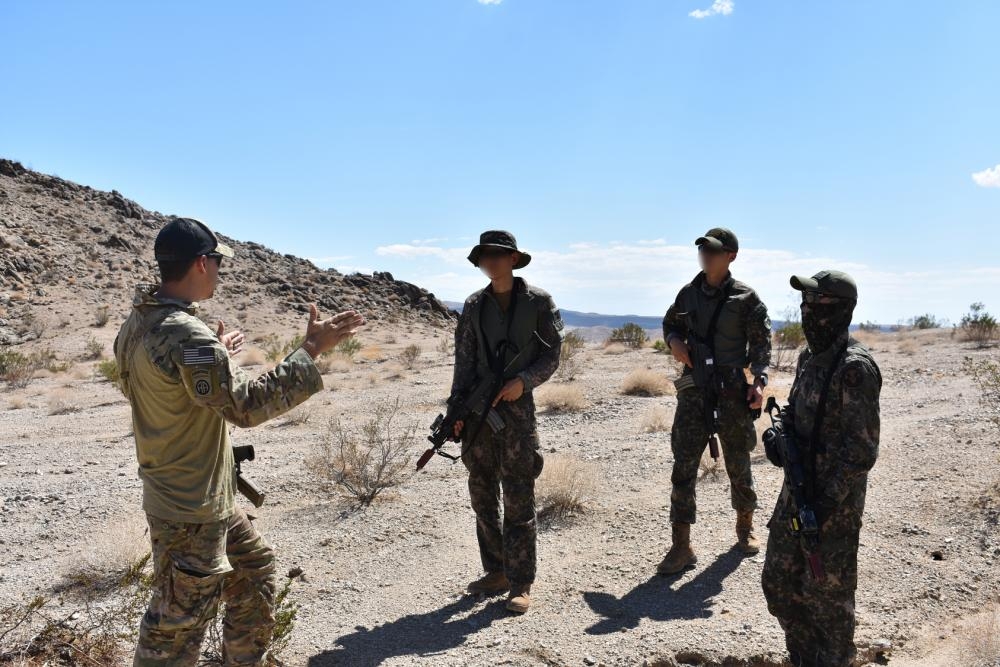 South Korean and U.S. soldiers engage in a training program at the National Training Center in Fort Irwin, California, on Sept. 16, 2022, in this photo posted on the U.S. Defense Department's Defense Visual Information Distribution Service. (PHOTO NOT FOR SALE) (Yonhap)