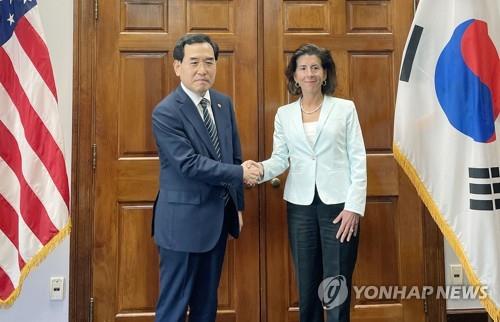 (LEAD) S. Korea concerned about far-reaching negative impacts of U.S.' EV tax law on bilateral ties