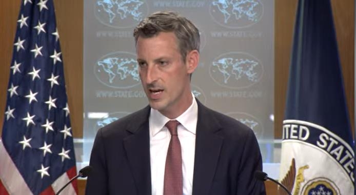 Department of State Press Secretary Ned Price is seen answering a question in a daily press briefing at the department in Washington on Oct. 25, 2022 in this image captured from the department's website. (Yonhap)