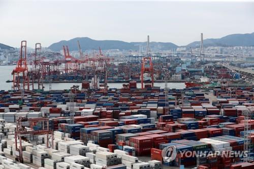 (LEAD) S. Korea's exports down 5.7 pct in Oct., first on-year decline in 2 years