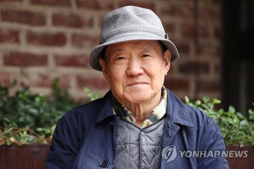 Playwright-director Oh Tae-seok dies at 82