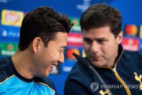 In this EPA file photo from Oct. 17, 2016, Son Heung-min of Tottenham Hotspur (L) and his head coach Mauricio Pochettino chat during a press conference at BayArena in Leverkusen, Germany, before their UEFA Champions League match against Bayer Leverkusen. (Yonhap)