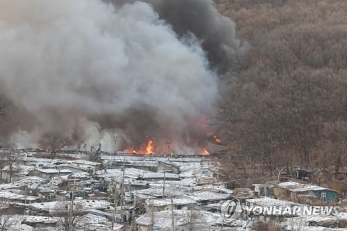 Smoke billows from the fourth district of Guryong Village, the last remaining slum in Seoul, in the capital's Gangnam Ward on Jan. 20, 2023. (Yonhap)