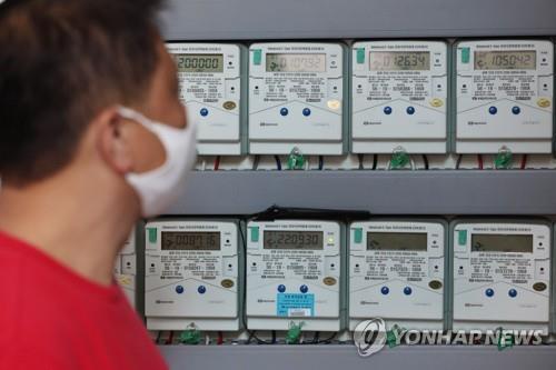 This file photo taken Sept. 31, 2022, shows electric meters at a residential building in Seoul. (Yonhap) 