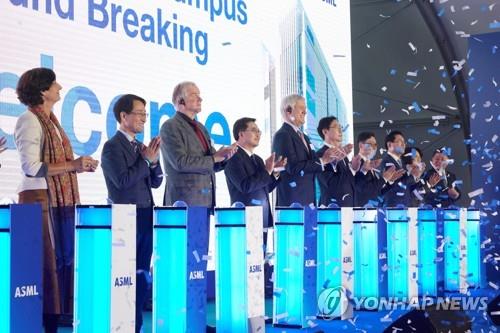This file photo, provided by Gyeonggi provincial government, shows the groundbreaking ceremony for a new campus of Dutch semiconductor equipment maker ASML Holding N.V. in the provincial city of Hwaseong, 42 kilometers south of Seoul, on Nov. 16, 2022. Gyeonggi Gov. Kim Dong-yeon (4th from L) and ASML CEO Peter Wennink (5th from L) were in attendance. (PHOTO NOT FOR SALE) (Yonhap)