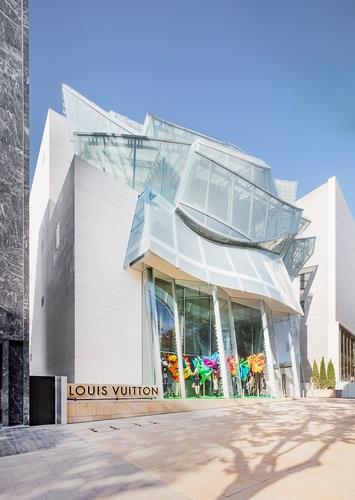 Louis Vuitton: Louis Vuitton Unveiled A Restaurant Beside Its