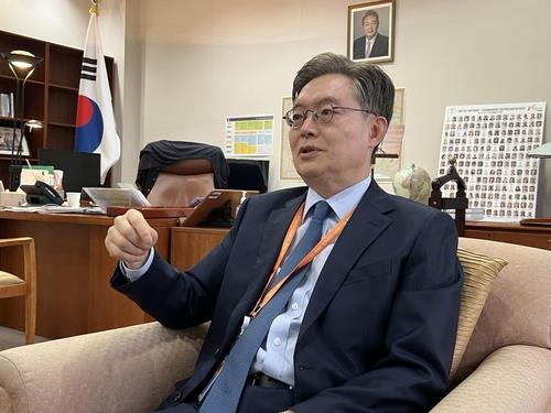(LEAD) S. Korea steps up diplomatic efforts to win U.N. Security Council seat