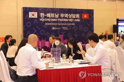 Un evento de consulta empresarial entre Corea del Sur y Vietnam se lleva a cabo en Hanoi el 22 de junio de 2023, con motivo de la visita de estado del presidente de Corea del Sur, Yoon Suk Yeol, a la nación del sudeste asiático, en esta foto proporcionada por la Agencia de Promoción de Inversiones Comerciales de Corea, el anfitrión del evento.  (FOTO NO A LA VENTA) (Yonhap)