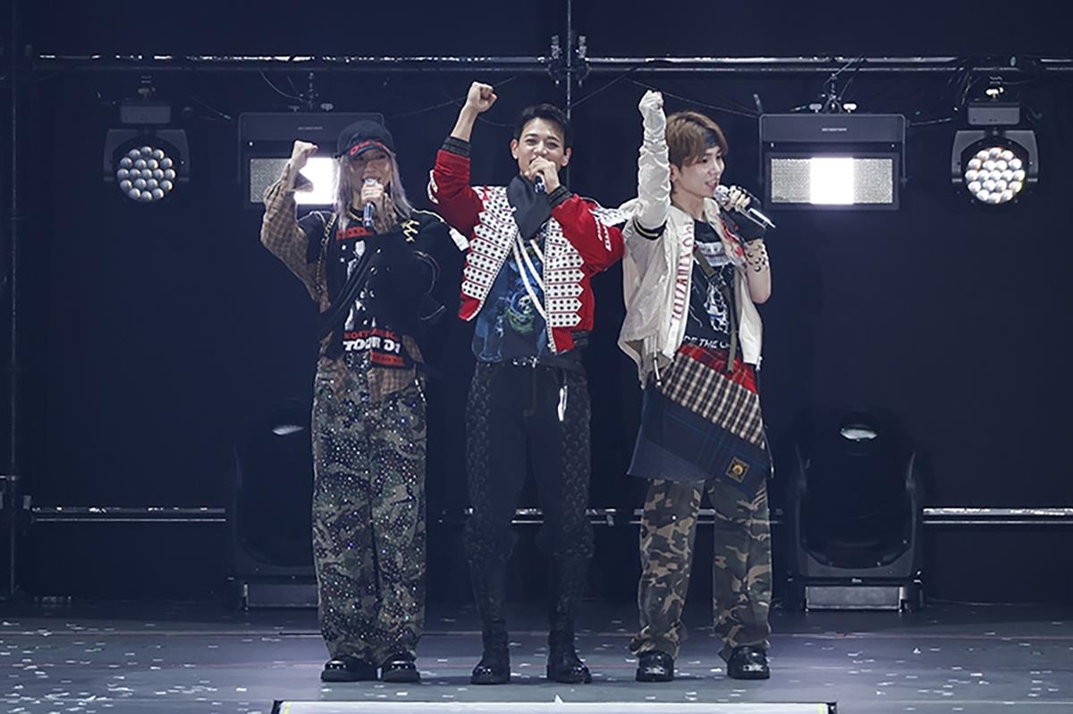 This undated photo provided by SM Entertainment on Oct. 2, 2023, shows K-pop boy group SHINee performing a concert at Saitama Super Arena in Japan. (PHOTO NOT FOR SALE) (Yonhap)