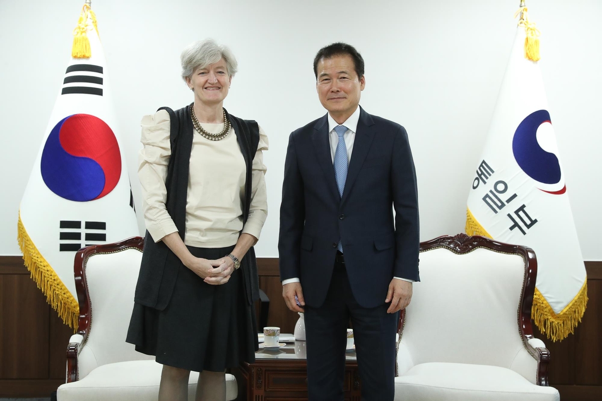 Unification Minister Kim Yung-ho (R) and Canadian Ambassador to South Korea, Tamara Mawhinney, pose for a photo ahead of their meeting at the government complex in Seoul on Nov. 13, 2023, in this photo provided by Kim's office. (PHOTO NOT FOR SALE) (Yonhap)