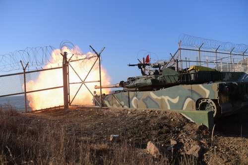 A K1E1 tank fires a shell during live-fire drills on the northwestern border island of Baengnyeong on Jan. 5, 2024, in this photo provided by the defense ministry. (PHOTO NOT FOR SALE) (Yonhap)