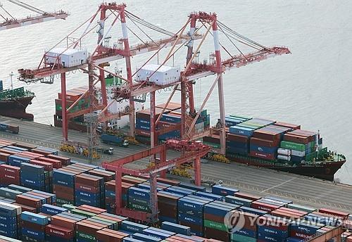 This file photo taken Jan. 10, 2023, shows a pier in the southeastern port city of Busan packed with containers set to be transported. (Yonhap)