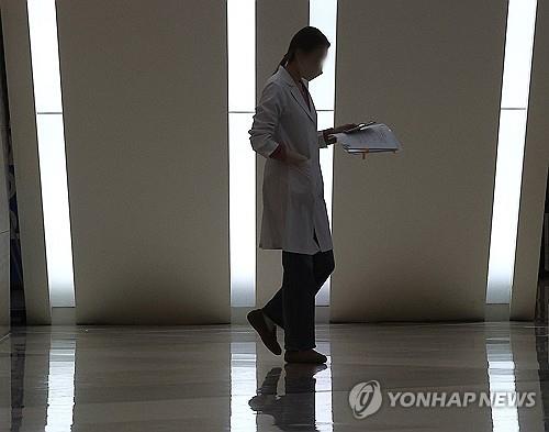 A medical staffer moves at a general hospital in the southeastern city of Daegu on Feb. 29, 2024. (Yonhap) 